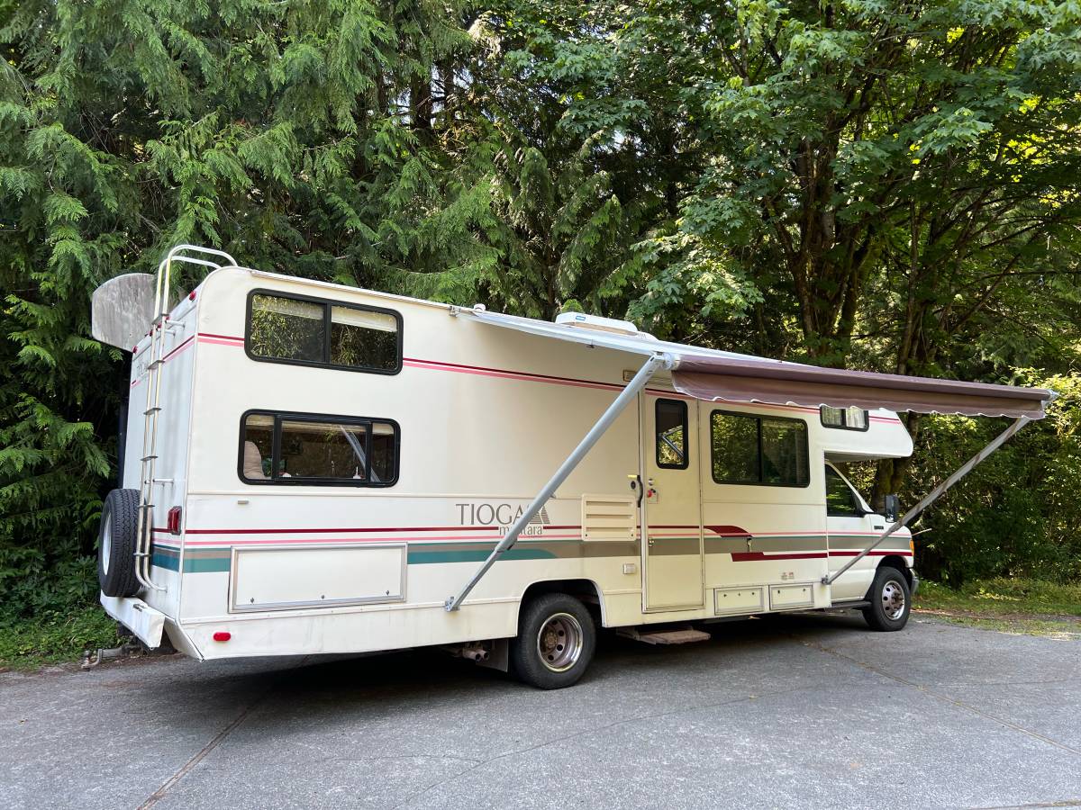 Ford-e350-class-c-1994-white-10