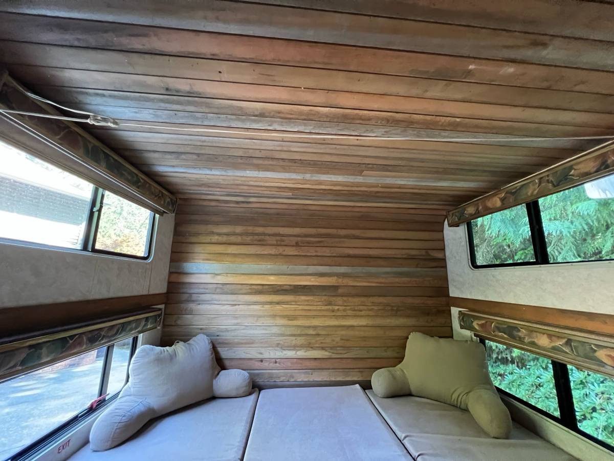 Ford-e350-class-c-1994-white-4