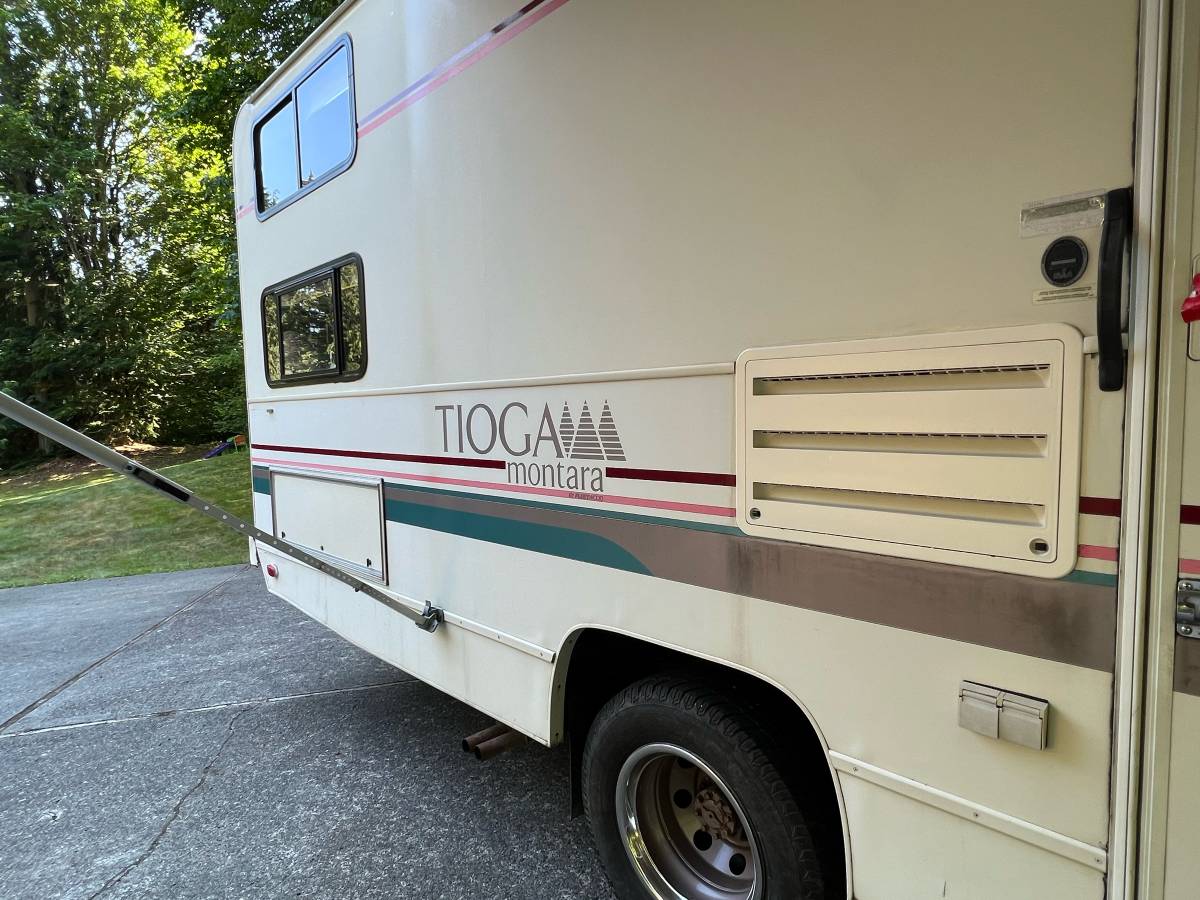 Ford-e350-class-c-1994-white-5