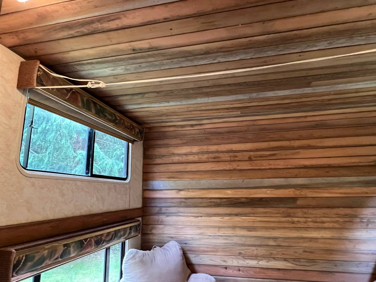 Ford-e350-class-c-1994-white-7