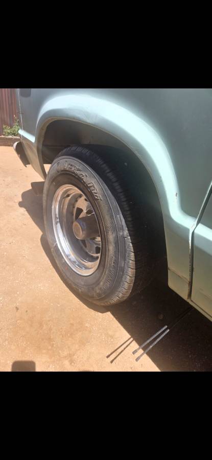 Ford-e350-club-wagon-1979-2