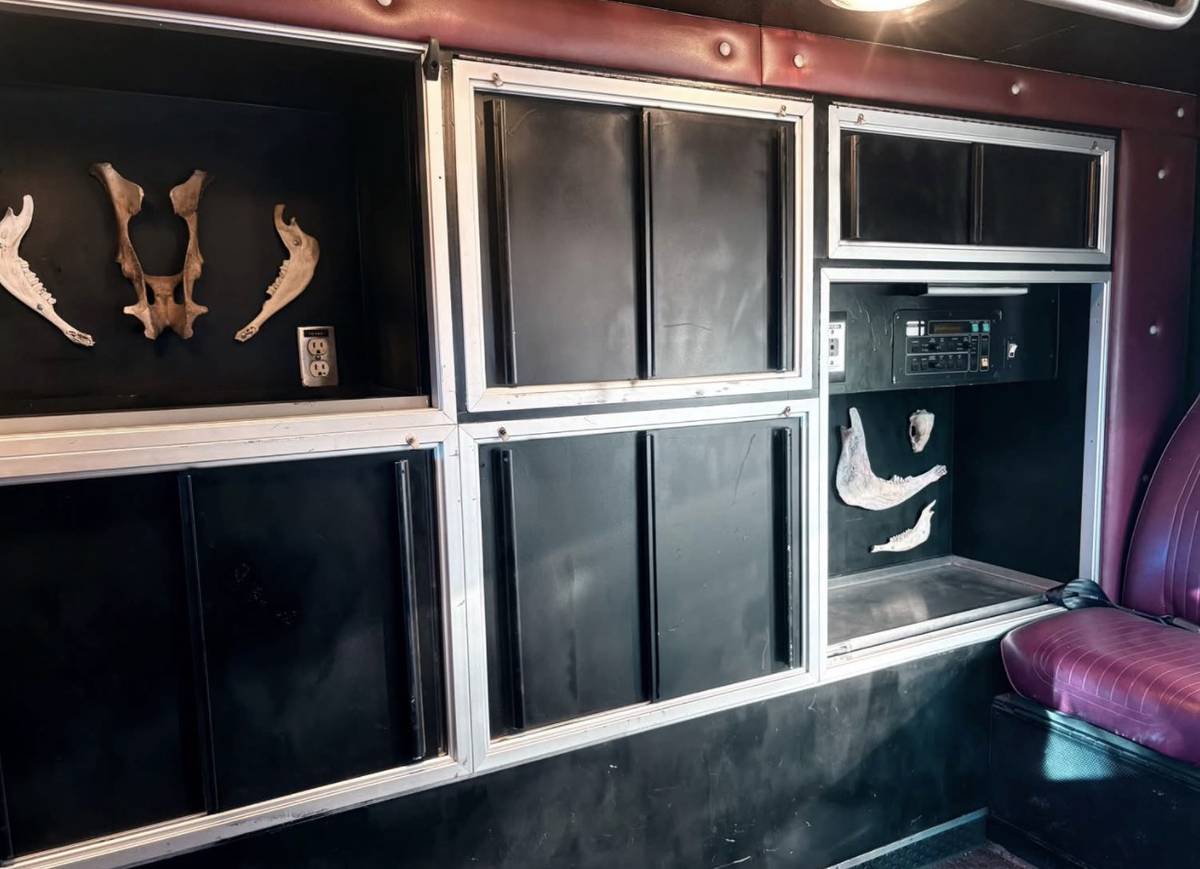 Ford-e350-diesel-1995-black-6