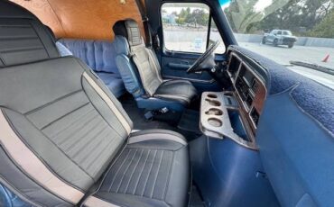 Ford-e350-van-1986-white-1