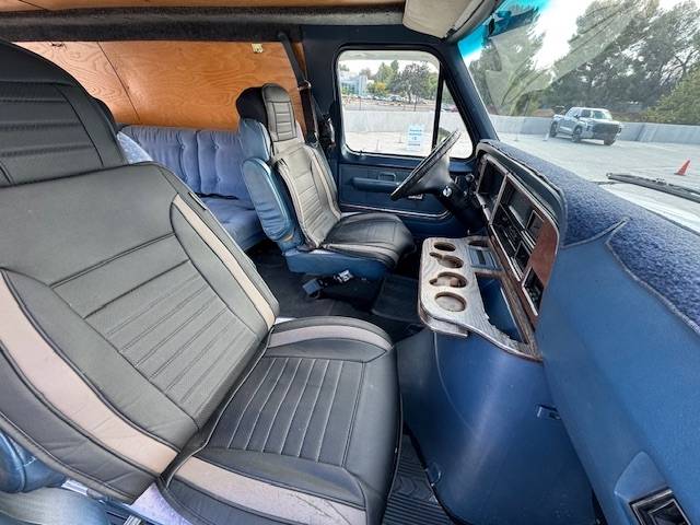 Ford-e350-van-1986-white-1