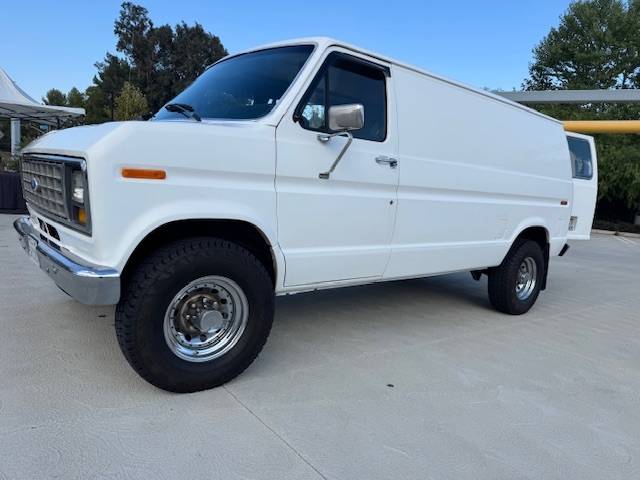 Ford-e350-van-1986-white-2