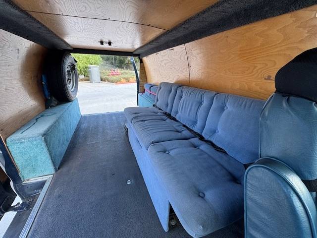 Ford-e350-van-1986-white-3