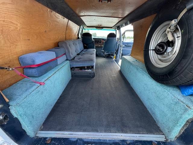 Ford-e350-van-1986-white-4