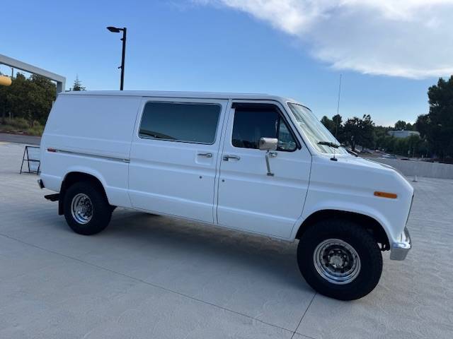 Ford-e350-van-1986-white