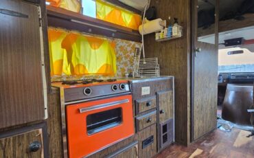 Ford-econoline-1973-custom-6