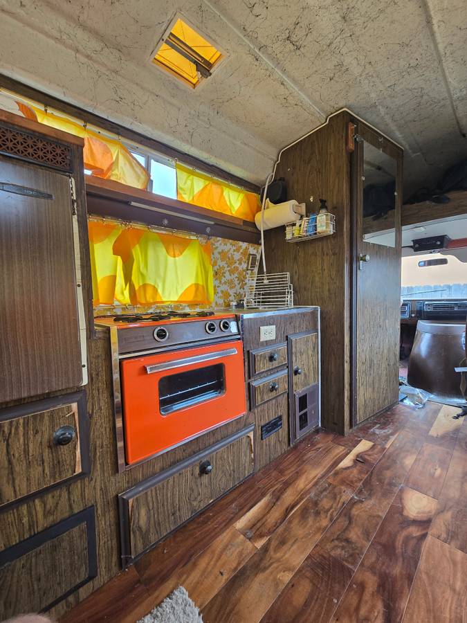 Ford-econoline-1973-custom-6