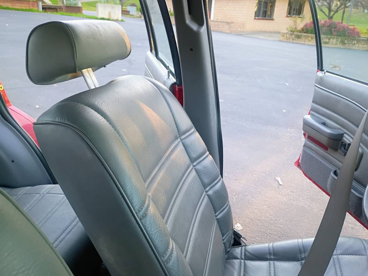 Ford-escort-lx-1990-red-12