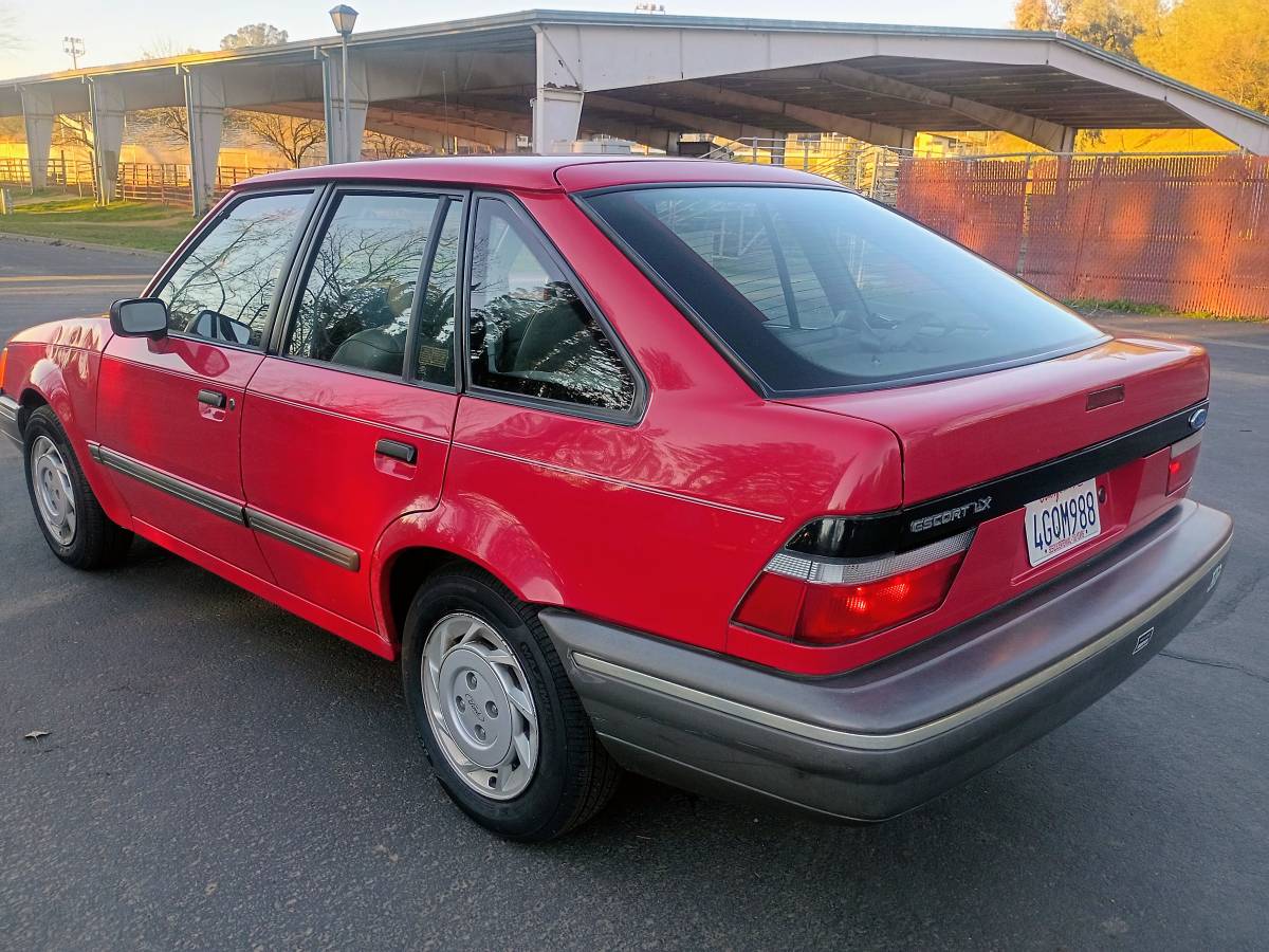 Ford-escort-lx-1990-red-6