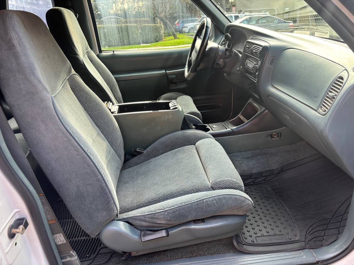 Ford-explorer-1996-5