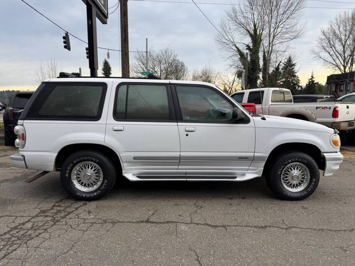 Ford-explorer-limited-4dr-suv-1995-white-1