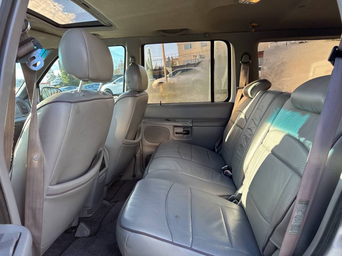 Ford-explorer-limited-4dr-suv-1995-white-10