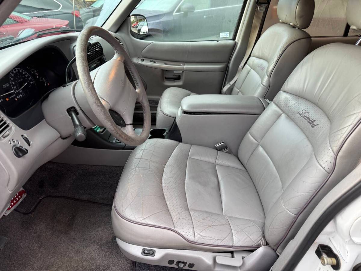 Ford-explorer-limited-4dr-suv-1995-white-16