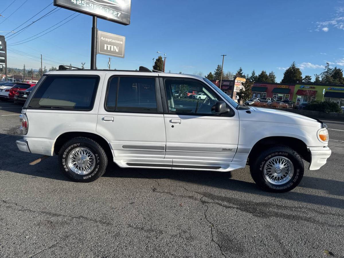 Ford-explorer-limited-4dr-suv-1995-white-16