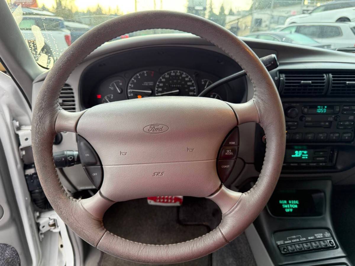 Ford-explorer-limited-4dr-suv-1995-white-17