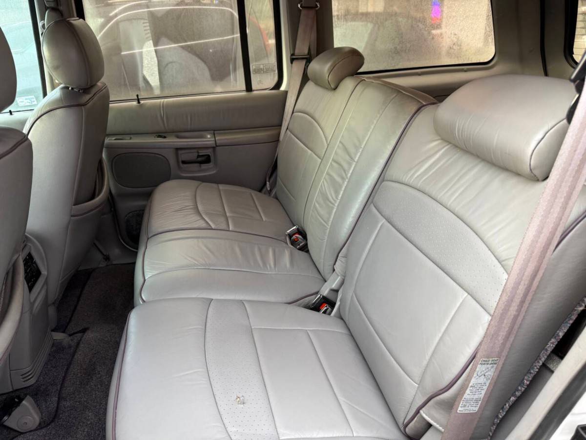 Ford-explorer-limited-4dr-suv-1995-white-19