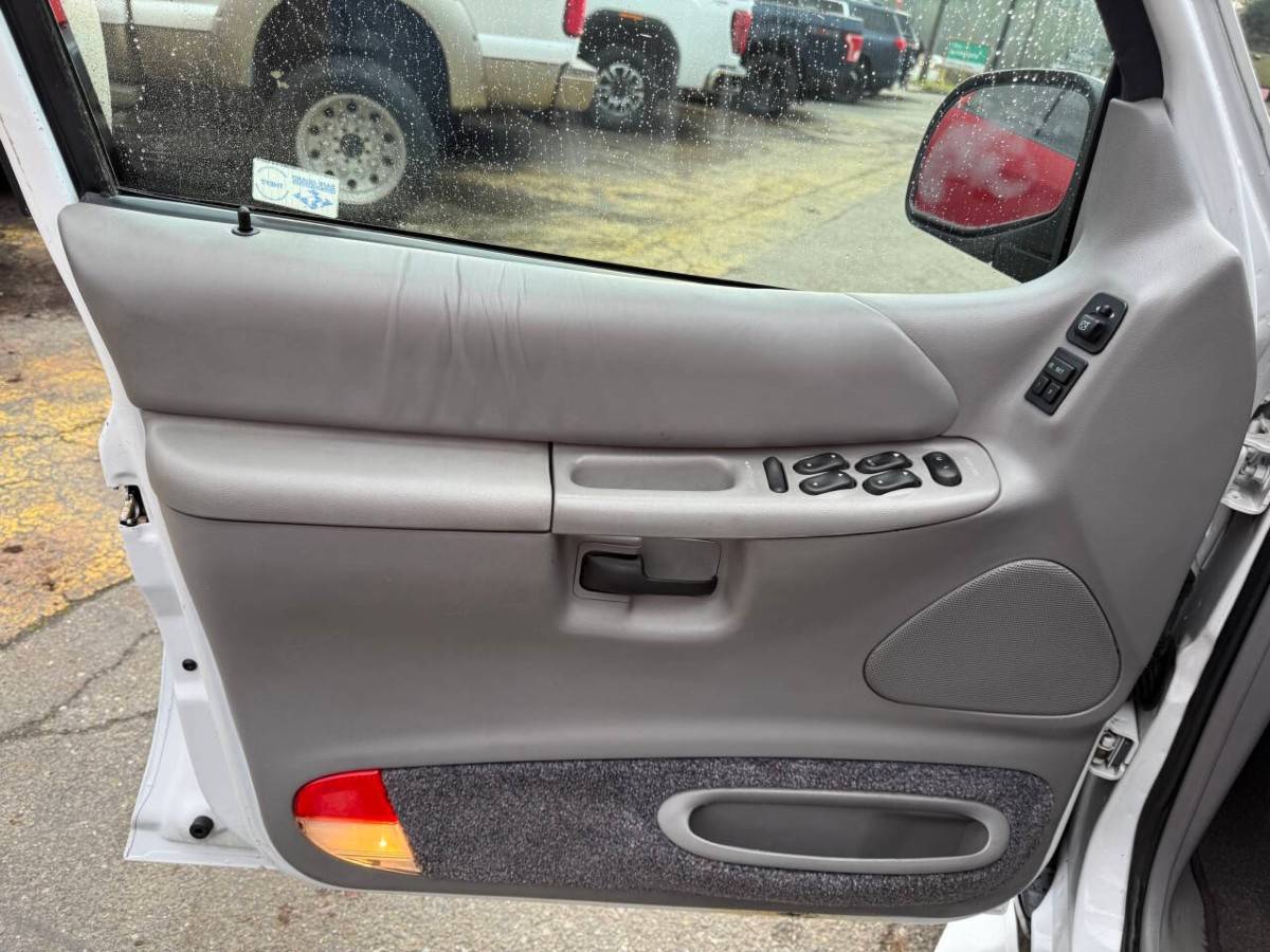 Ford-explorer-limited-4dr-suv-1995-white-2