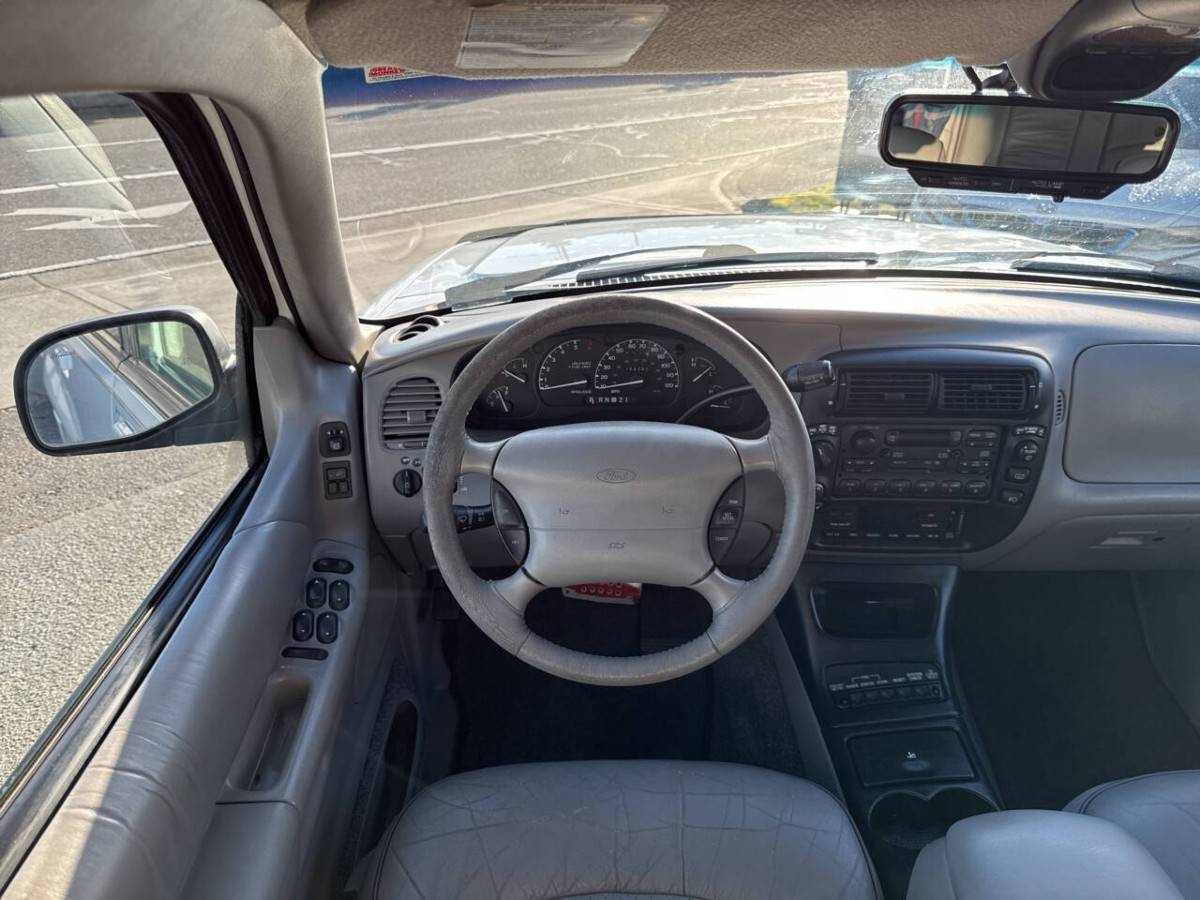 Ford-explorer-limited-4dr-suv-1995-white-2