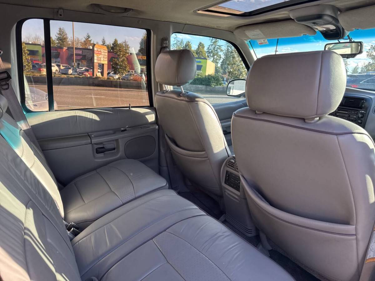 Ford-explorer-limited-4dr-suv-1995-white-21