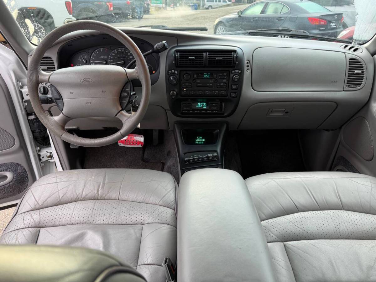 Ford-explorer-limited-4dr-suv-1995-white-3