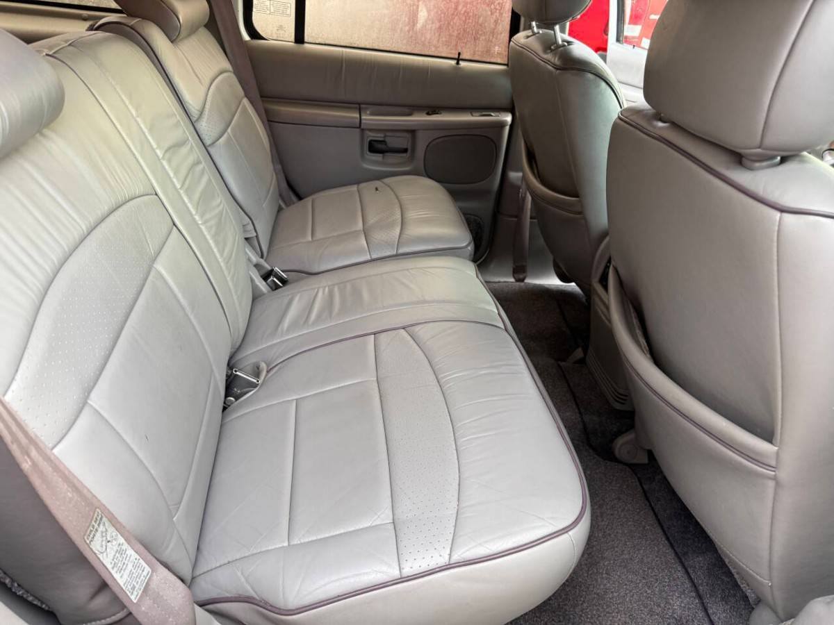 Ford-explorer-limited-4dr-suv-1995-white-4