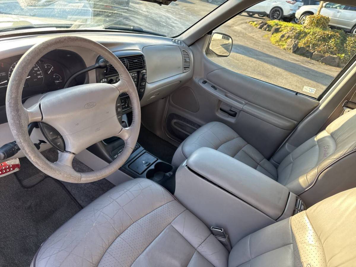 Ford-explorer-limited-4dr-suv-1995-white-5