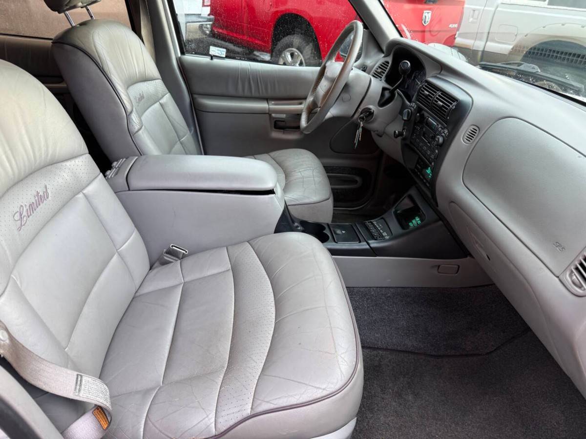Ford-explorer-limited-4dr-suv-1995-white-6