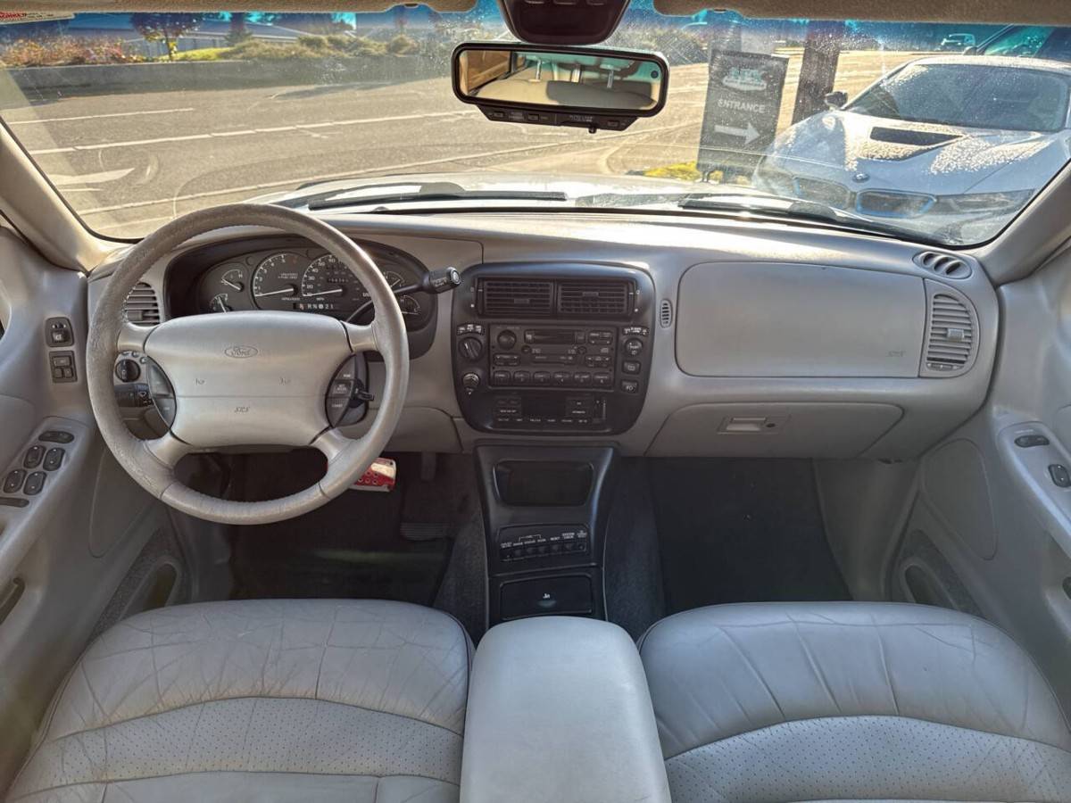 Ford-explorer-limited-4dr-suv-1995-white-9
