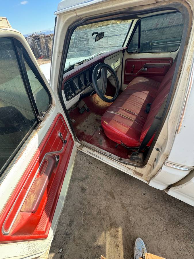 Ford-f-150-1978-white-1