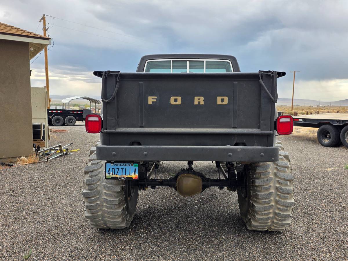 Ford-f-150-1979-black-2