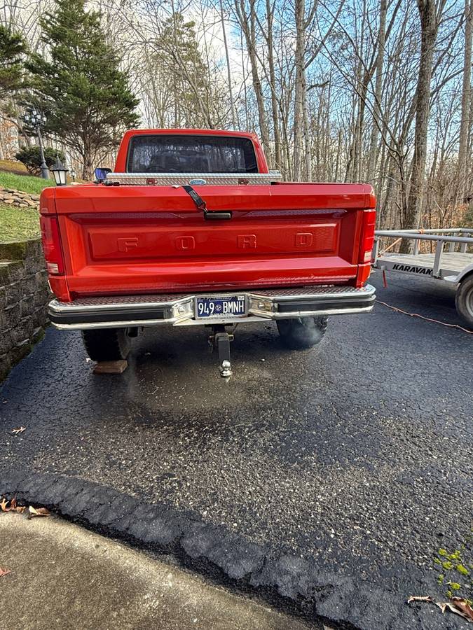 Ford-f-150-1984-red-4
