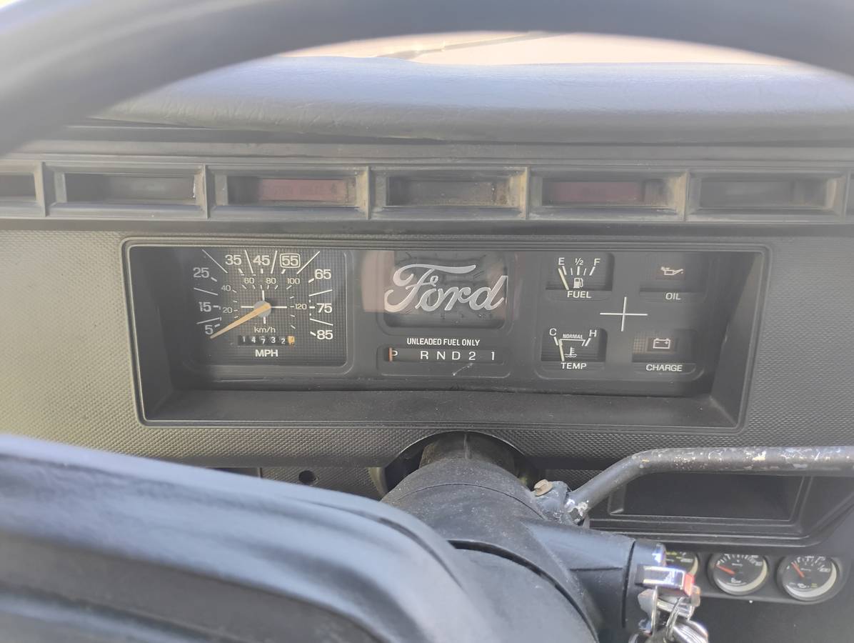 Ford-f-150-1985-black-7