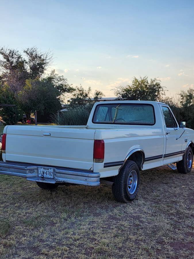 Ford-f-150-1988-white-4
