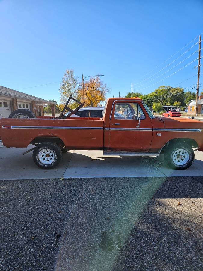 Ford-f-150-explorer-4x4-1976-red-2