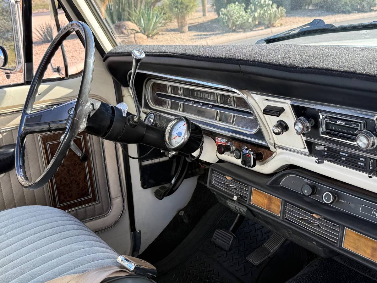 Ford-f-250-1972-custom-10