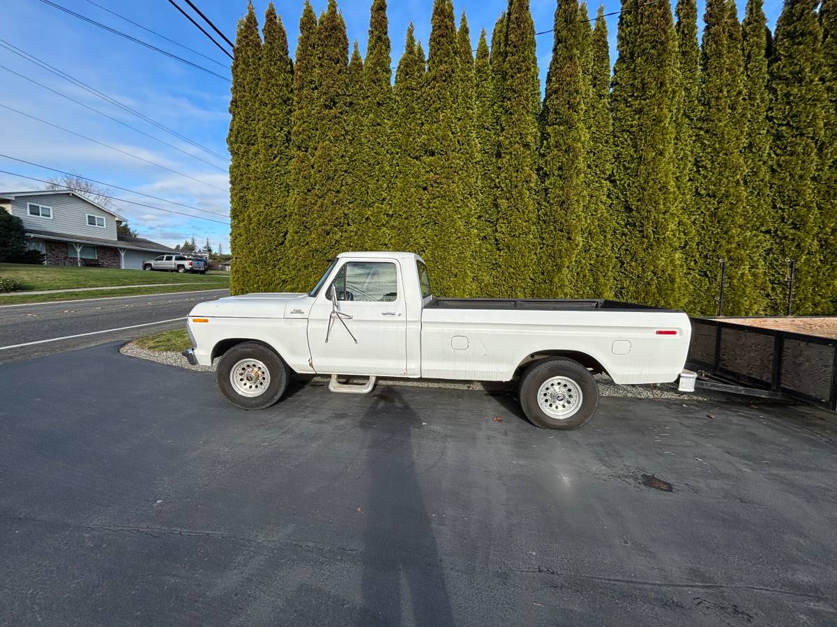 Ford-f-250-1977-white-1