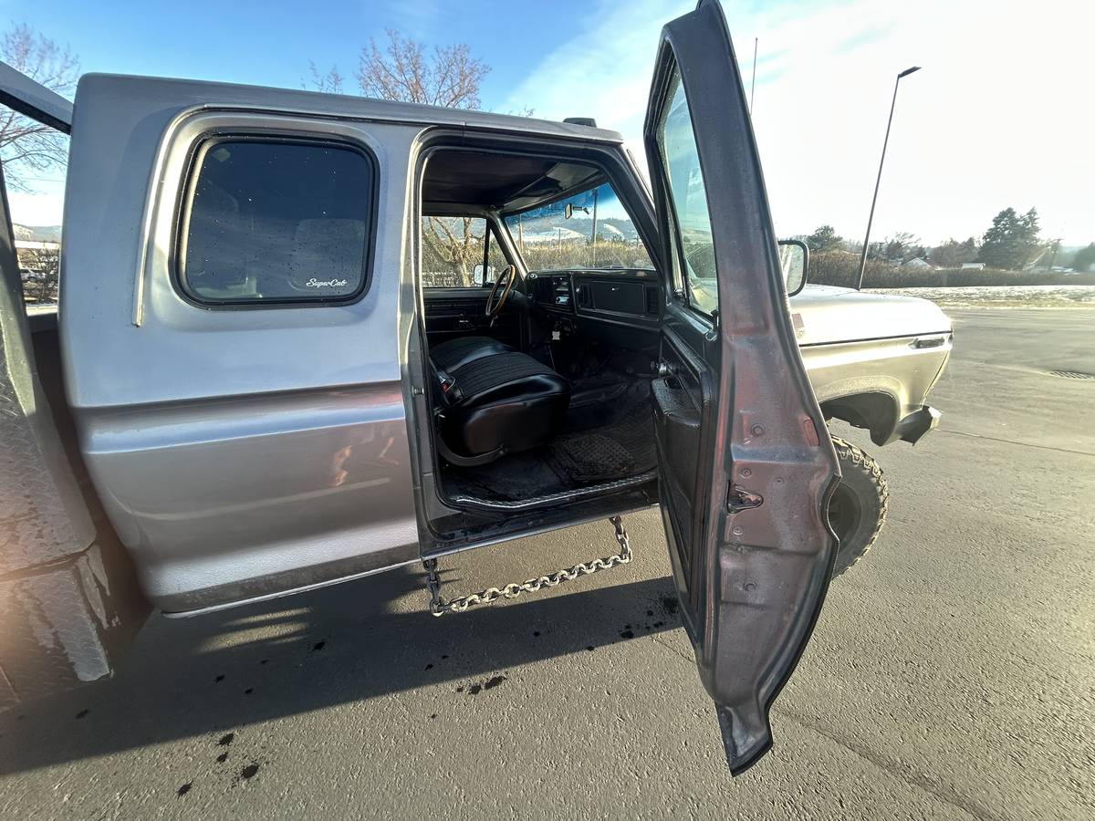 Ford-f-250-1978-grey-7