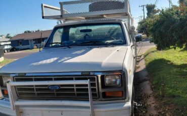 Ford-f-250-1986-white-1
