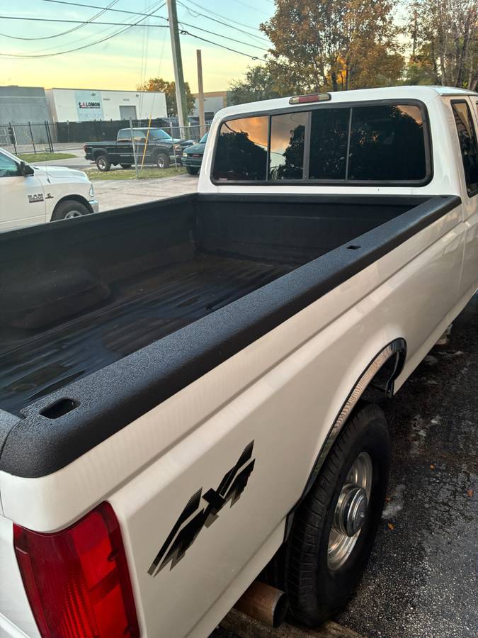 Ford-f-250-4x4-diesel-1996-white-4
