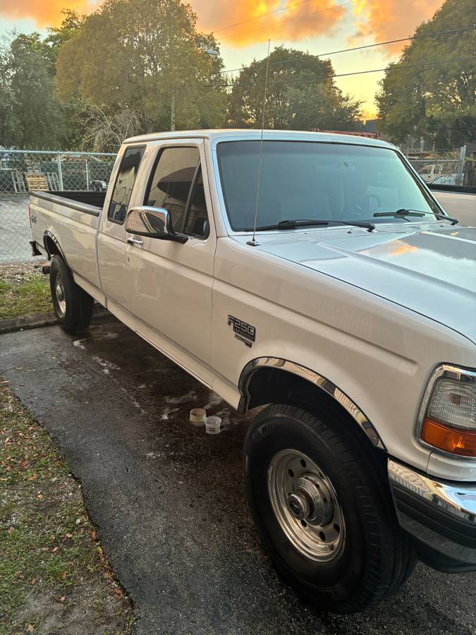 Ford-f-250-4x4-diesel-1996-white-8
