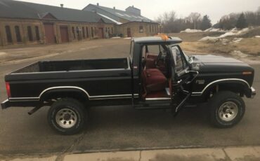 Ford-f-250-diesel-1985-black-1