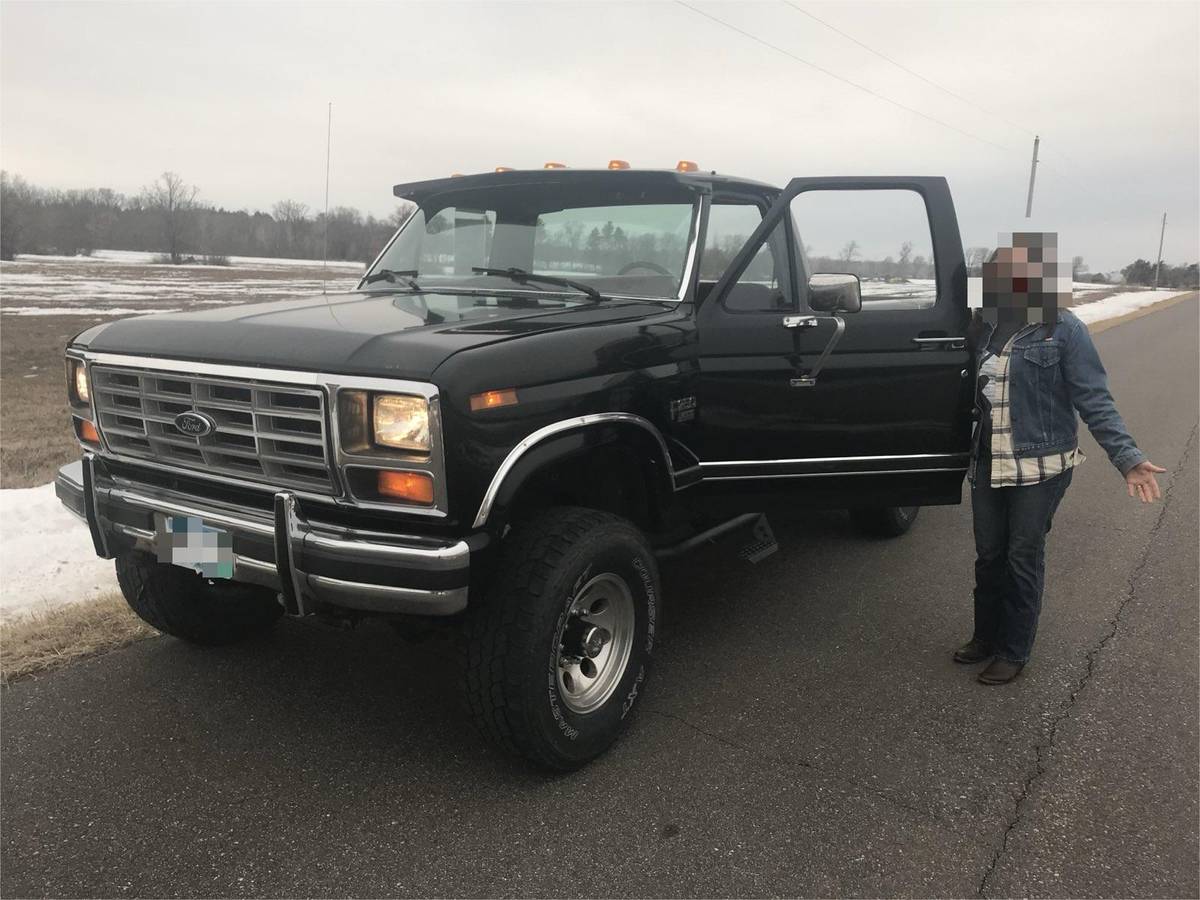 Ford-f-250-diesel-1985-black-14