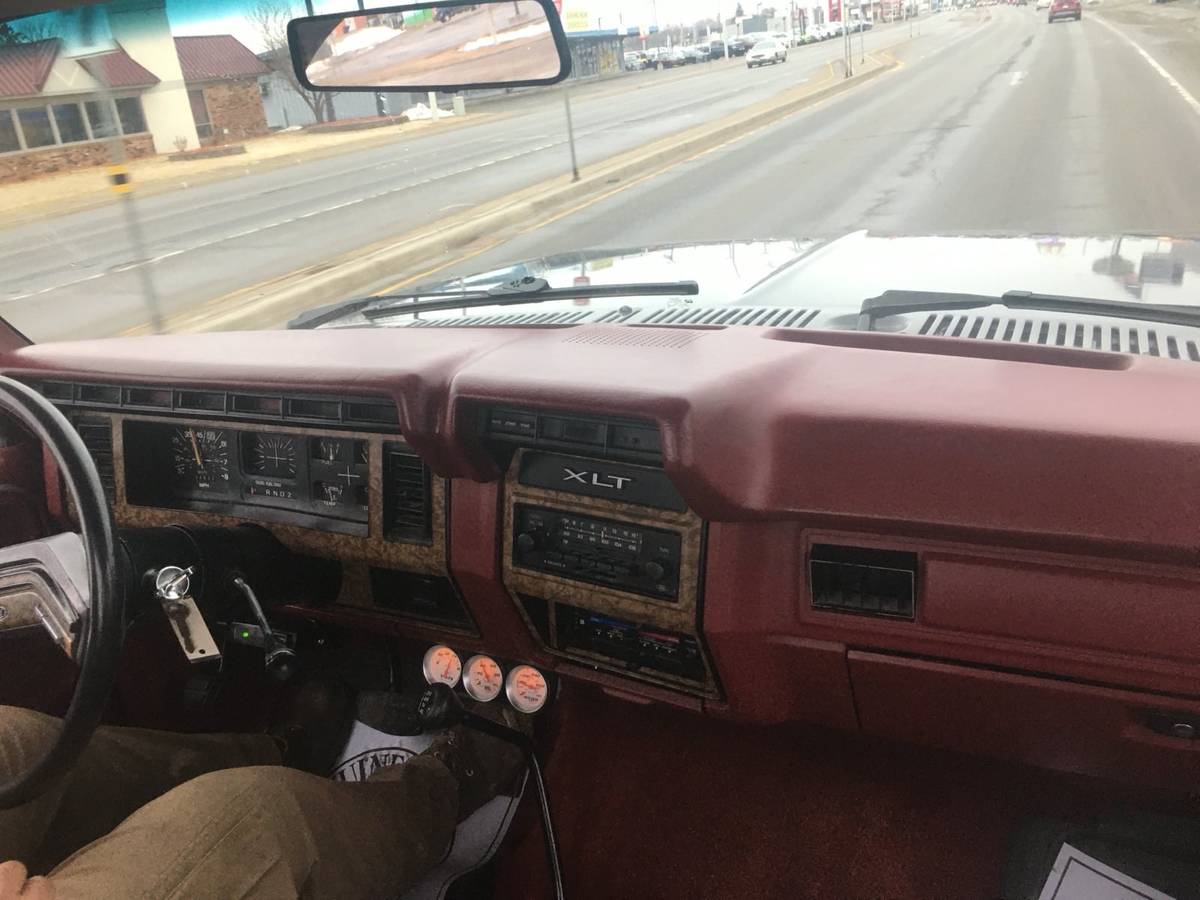 Ford-f-250-diesel-1985-black-2