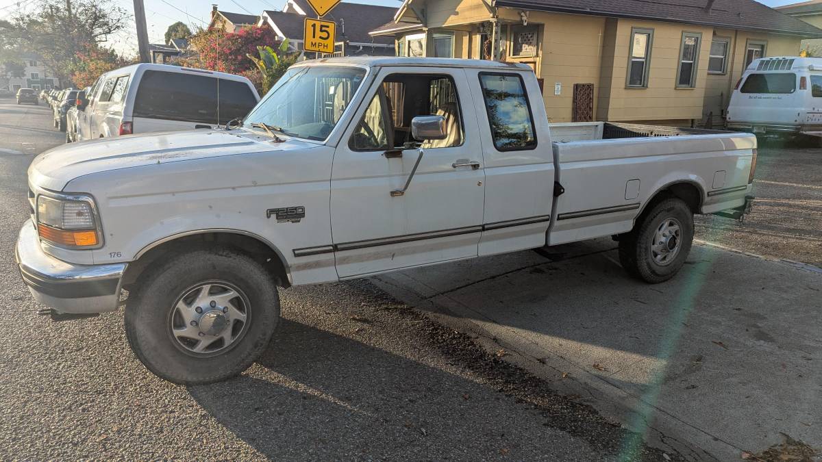 Ford-f-250-diesel-1995-white-3