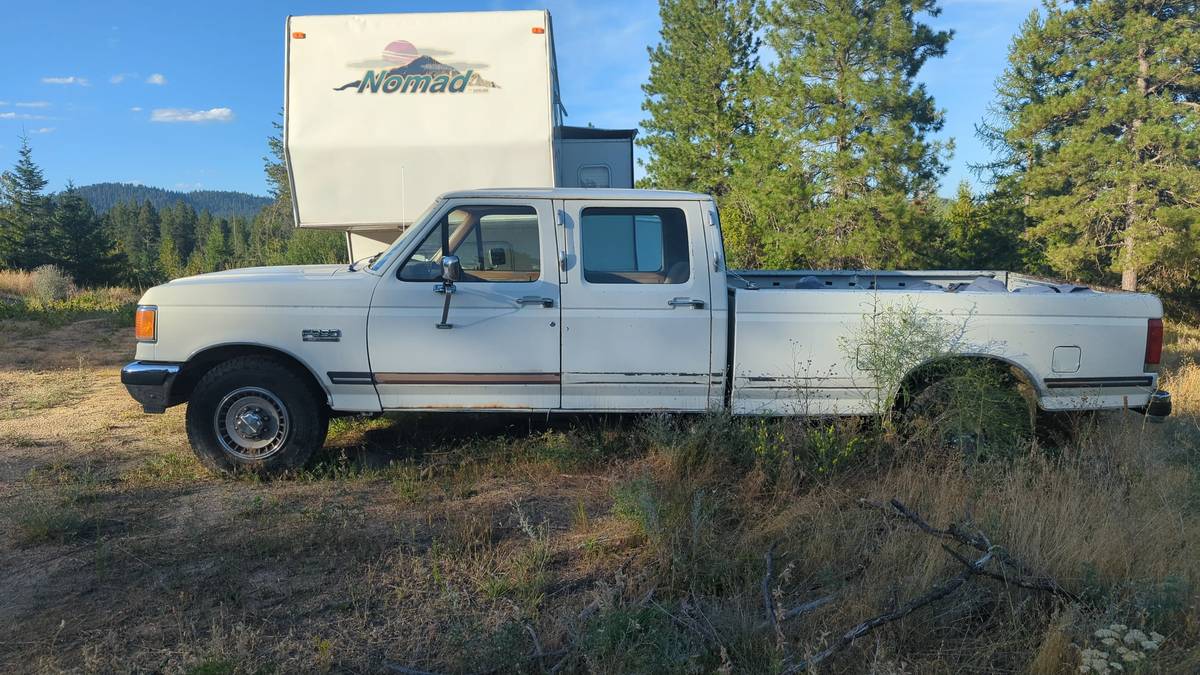 Ford-f-350-lariat-1985-white-1