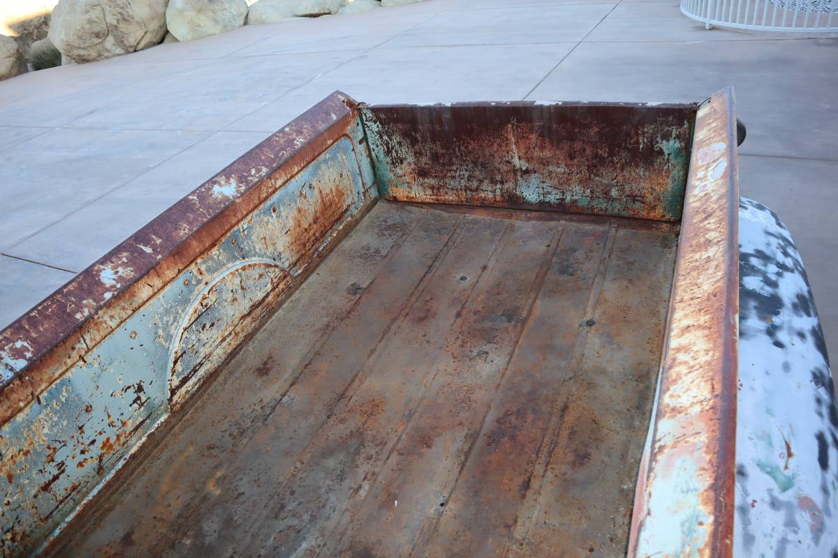 Ford-f1-pickup-1948-custom-11