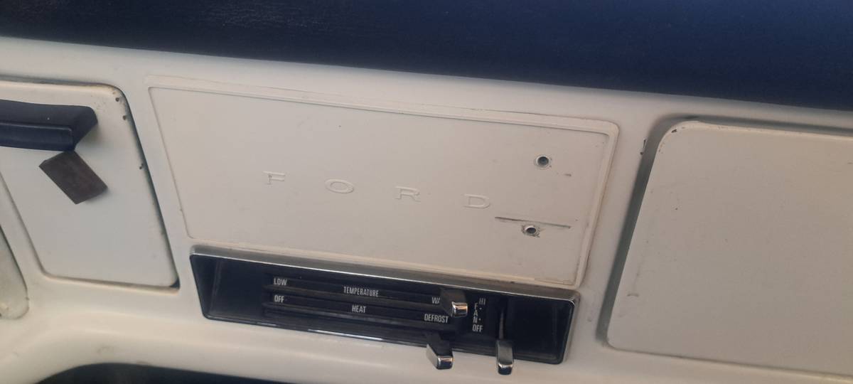 Ford-f100-1972-white-9